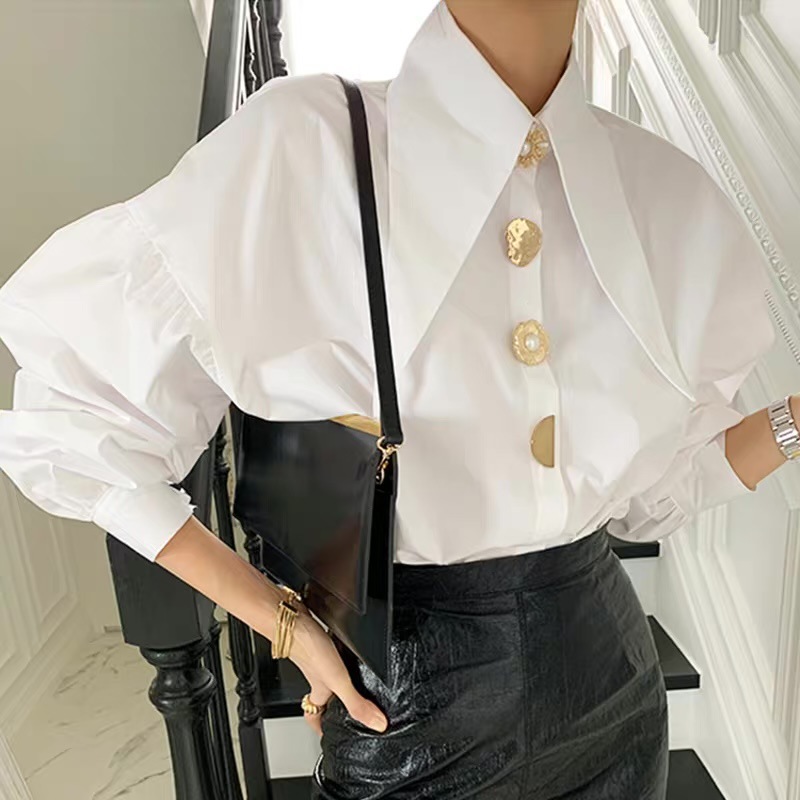 Men Fashion Korean Style - เสื้อเชิ้ตผู้หญิงสีขาวสไตล์เกาหลี ปี 2025 ดีไซน์หรูหรา ปกแหลม แขนยาวทรงหลวม